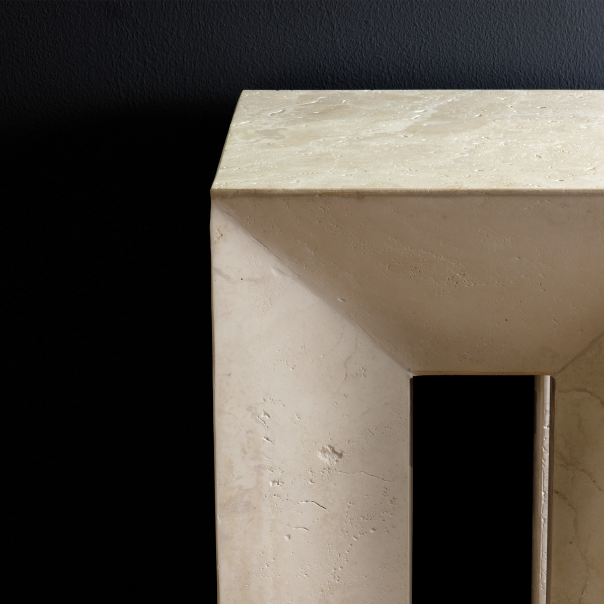 Cavo Travertine Plinth